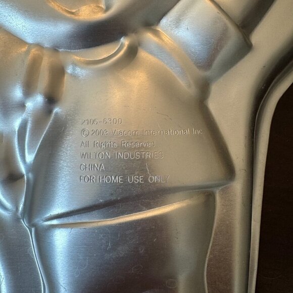 Wilton 2003 Dora the Explorer Cake Pan #2105-6300 - Picture 3 of 4